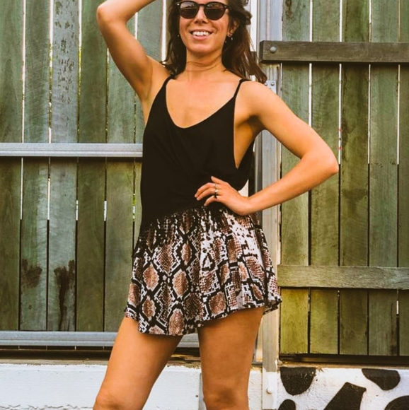 PrettyLittleThing shorts snakeskin print, flared, high waisted size 10. - Picture 4 of 15